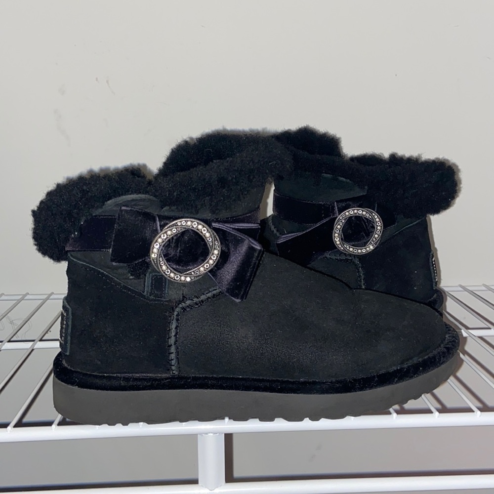 Short Black Uggs